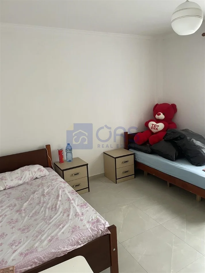 Tirane, jepet me qera apartament 1+1+Aneks+Ballkon Kati 1, 55 m² 350 € (Institut, Pran Universitetit)