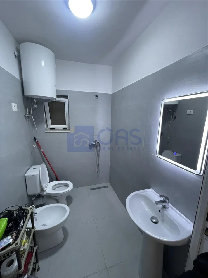 Tirane, jepet me qera apartament 1+1+Aneks+Ballkon Kati 1, 55 m² 350 € (Institut, Pran Universitetit)
