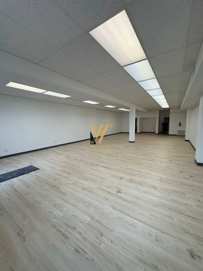 Tirane, jepet me qera ambjent biznesi Kati 0, 190 m² 4.000 € (RRUGA E BARRIKADAVE)