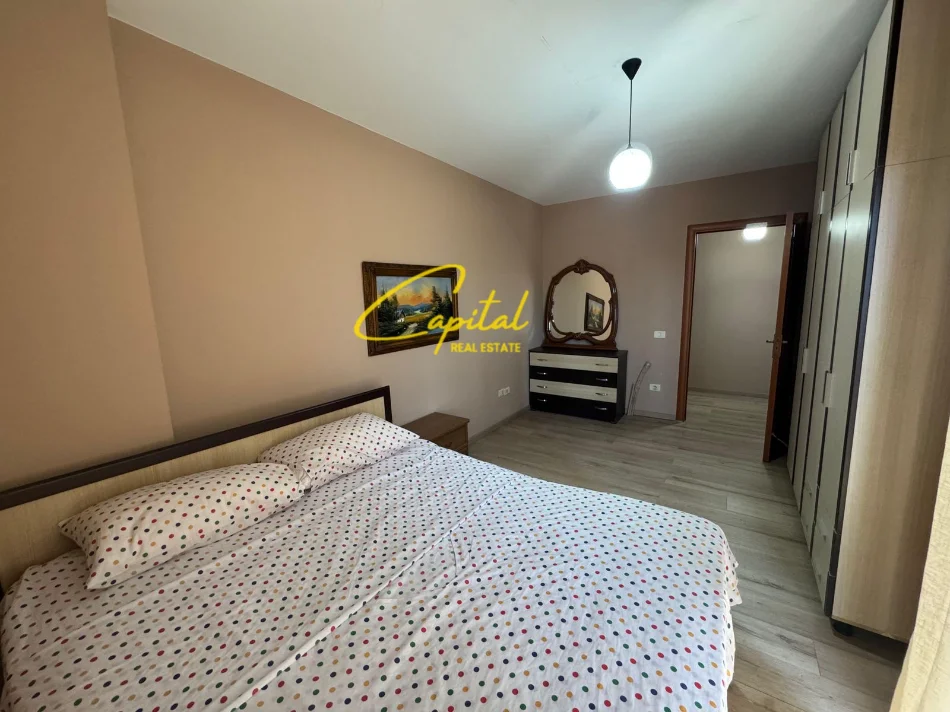 Tirane, jepet me qera apartament 1+1 Kati 4, 65 m² 500 € (ISH STACIONI TRENIT)