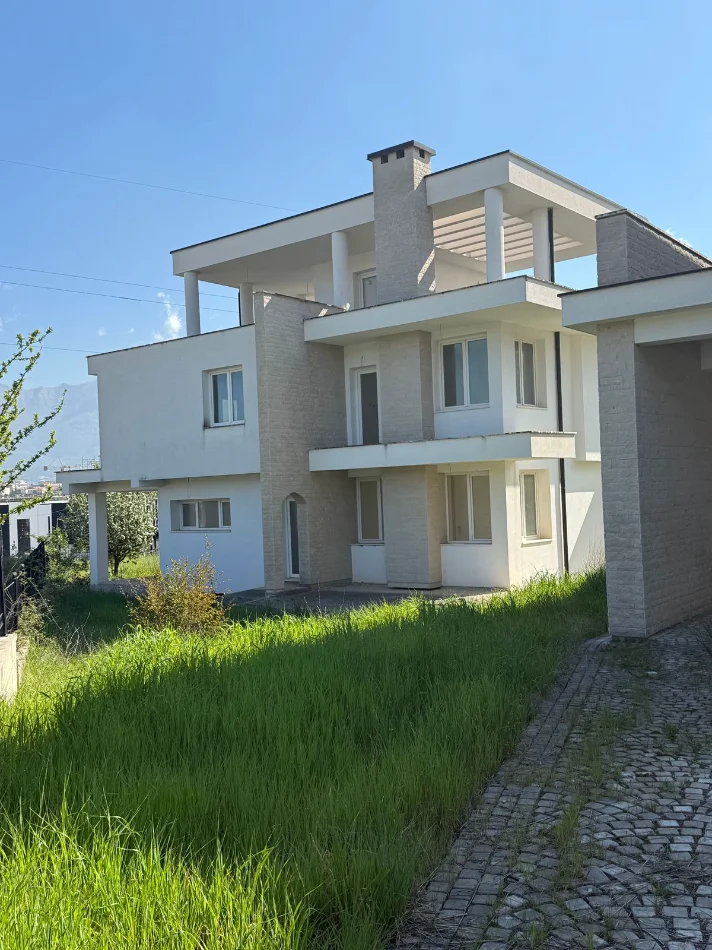 Tirane, shitet Vile 4 Katshe Kati 1, 341 m² 660.000 € (TEG)