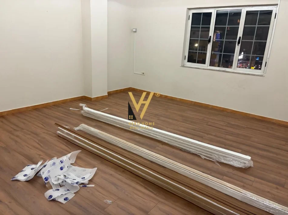 Tirane, jepet me qera ambjent biznesi Kati 4, 178 m² 1.800 € (SHESHI WILLSON)