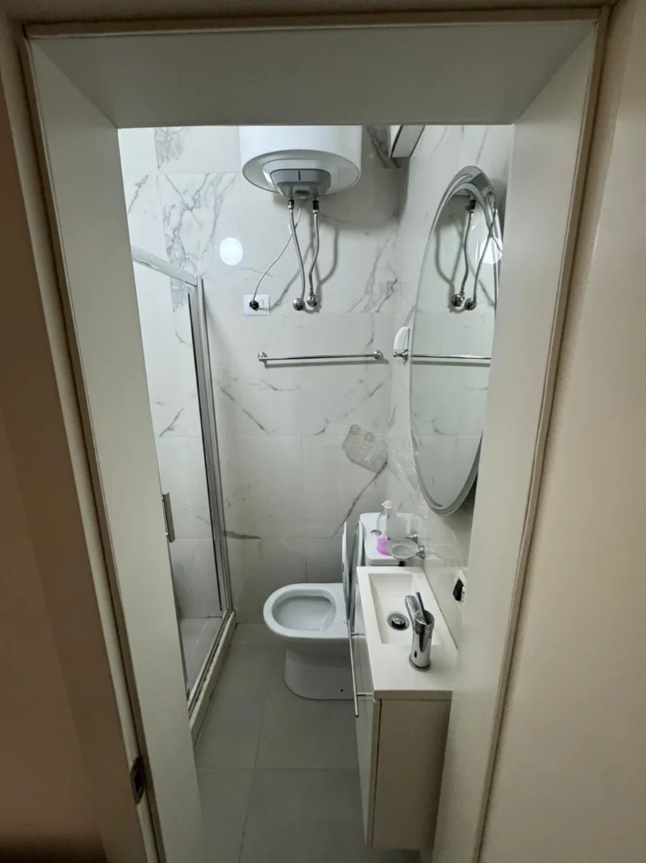 Me Qera : 1+1📍Shkolla e Bashkuar (Rruga e Dibres) - 43,000 Leke/muaj - S.50m² - Kt.0 || Buze Rruge -  Akses i Shpejte🏃🏻‍♂️