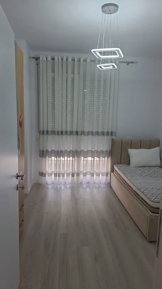 Tirane, jepet me qera apartament 2+1+Ballkon Kati 7, 100 m² 450 € 