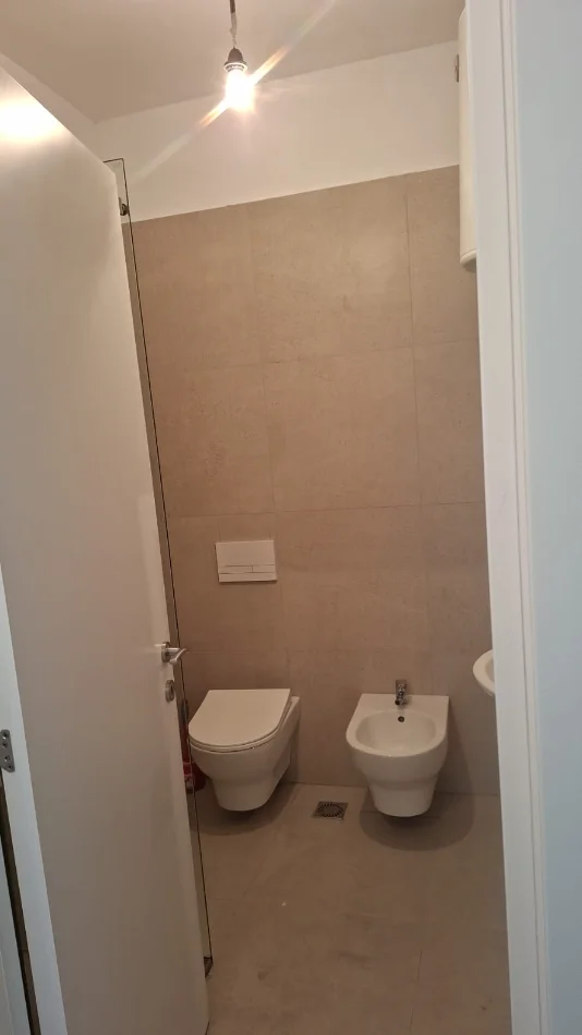 Tirane, jepet me qera apartament 2+1+Ballkon Kati 7, 100 m² 450 € 