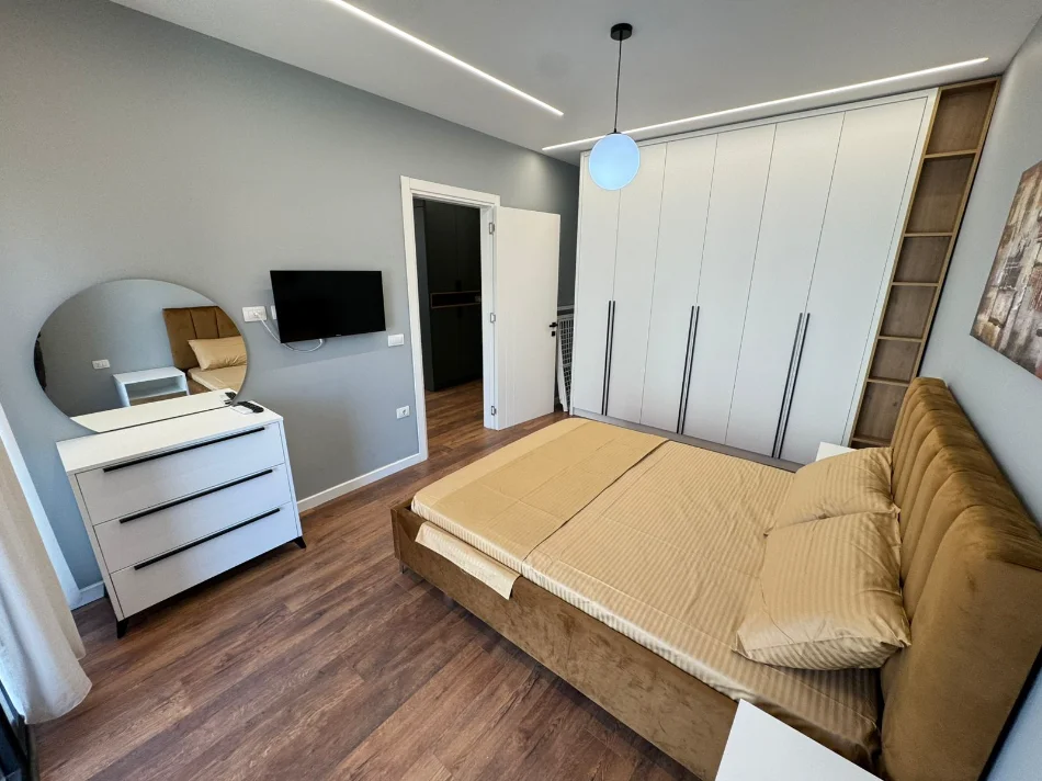 Tirane, jepet me qera apartament 1+1 Kati 5, 700 € 