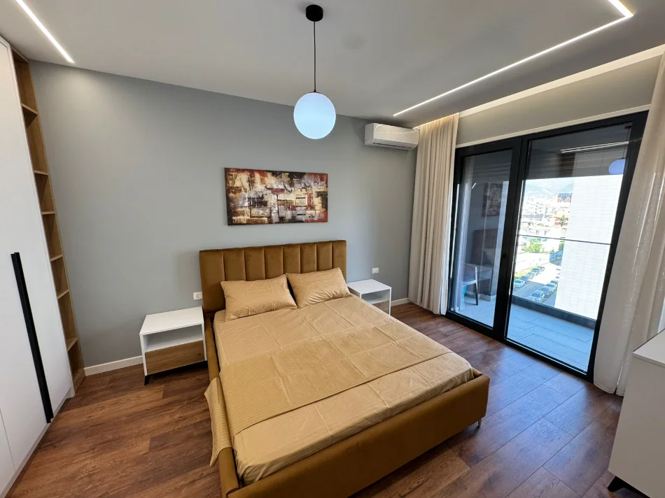Tirane, jepet me qera apartament 1+1 Kati 5, 700 € 