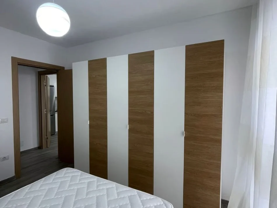 Tirane, jepet me qera apartament 3+1 Kati 2, 500 € 