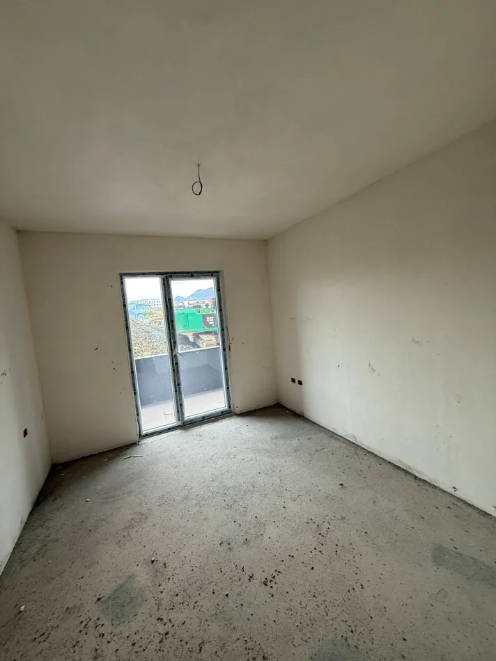 Tirane, shitet apartament 1+1 Kati 1, 70 m² 73.000 € (Rruga Azem Galica)