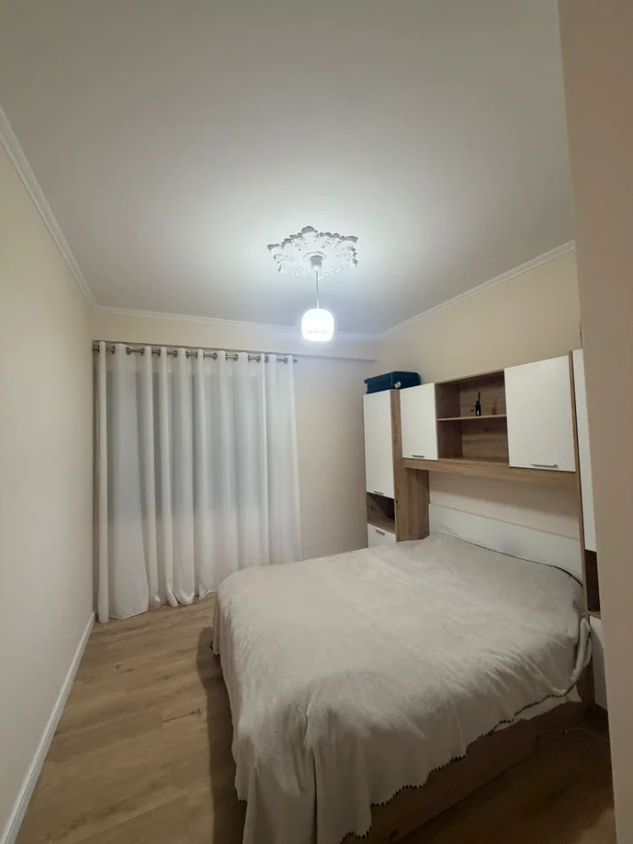 Tirane, jepet me qera apartament 2+1+Ballkon , (Kompleksi Delijorgji, Tiranë)