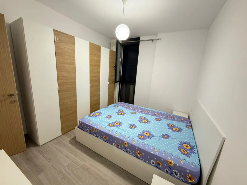 Tirane, jepet me qera apartament 3+1 Kati 2, 500 € 