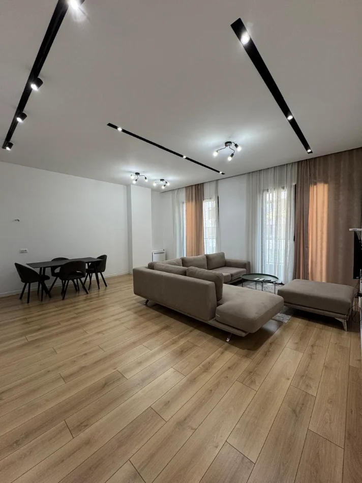 Tirane, jepet me qera apartament 2+1 Kati 3, 125 m² 1.200 € (SQUARE 21)
