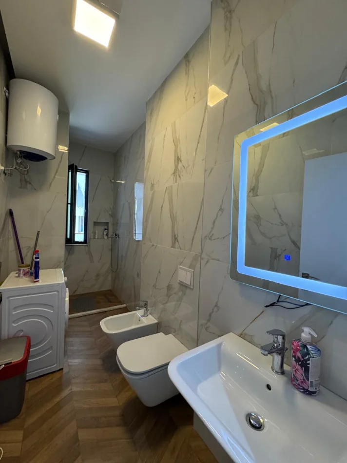 Tirane, jepet me qera apartament 2+1 Kati 3, 125 m² 1.200 € (SQUARE 21)