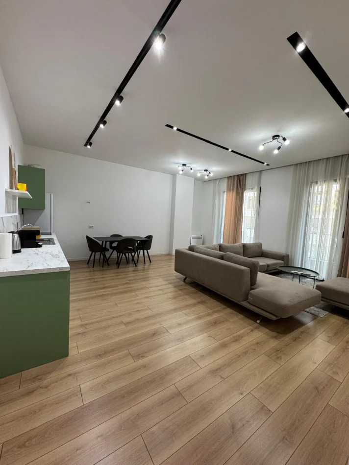 Tirane, jepet me qera apartament 2+1 Kati 3, 125 m² 1.200 € (SQUARE 21)
