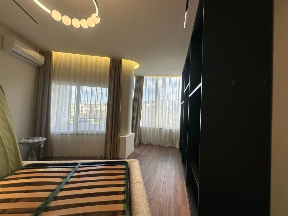 Tirane, jepet me qera apartament 2+1 Kati 8, 110 m² 1.200 € (KOPESHTI BOTANIK)