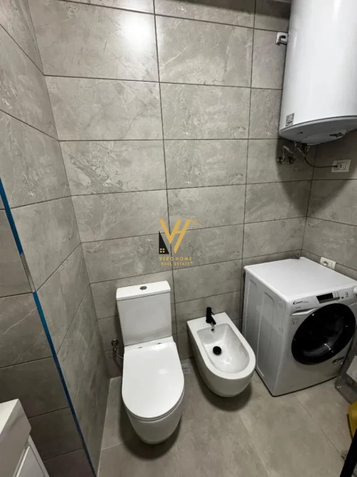 Tirane, jepet me qera apartament 1+1+Ballkon Kati 6, 64 m² 520 € (BRRYL)