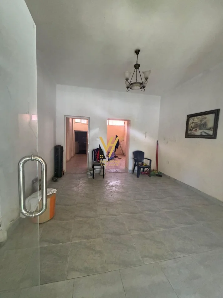 Tirane, jepet me qera dyqan Kati 0, 65 m² 670 € (ISH RESTORANT DURRESI)