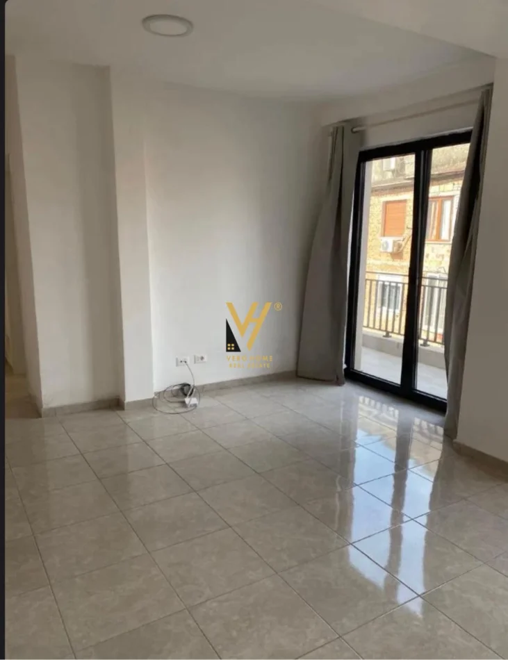 Tirane, jepet me qera apartament 1+1+Ballkon Kati 3, 89 m² 800 € (PAZARI I RI)