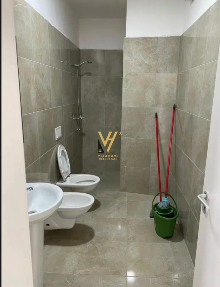 Tirane, jepet me qera apartament 1+1+Ballkon Kati 3, 89 m² 800 € (PAZARI I RI)