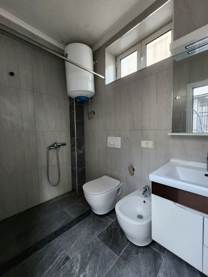 🏠 Jepet me Qera Kt.1 i një Vile : 1+1  (📍Rr.Bardhyl - Oslo )🔥Privatësi & Qetësi ✨️ 40,000 Lekë / Muaj