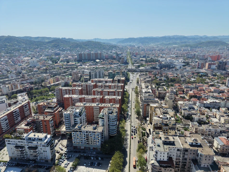 Tirane, shitet ambjent biznesi , 223 m² 777.350 € (RRUGA E KAVAJES)