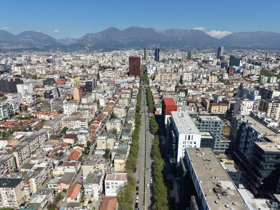 Tirane, shitet ambjent biznesi , 223 m² 777.350 € (RRUGA E KAVAJES)