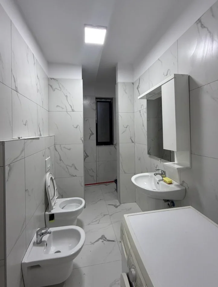 Tirane, jepet me qera apartament 1+1+Aneks+Ballkon Kati 4, 68 m² 500 € 