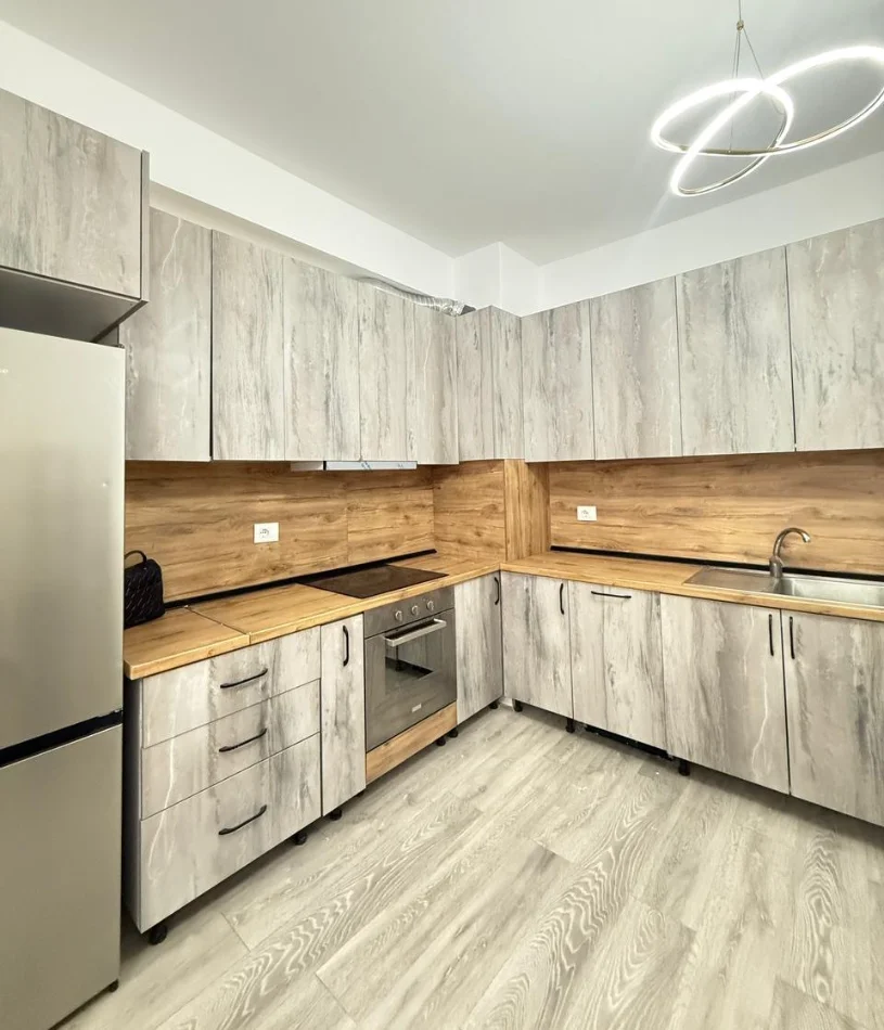 Tirane, jepet me qera apartament 1+1+Aneks+Ballkon Kati 4, 68 m² 500 € 