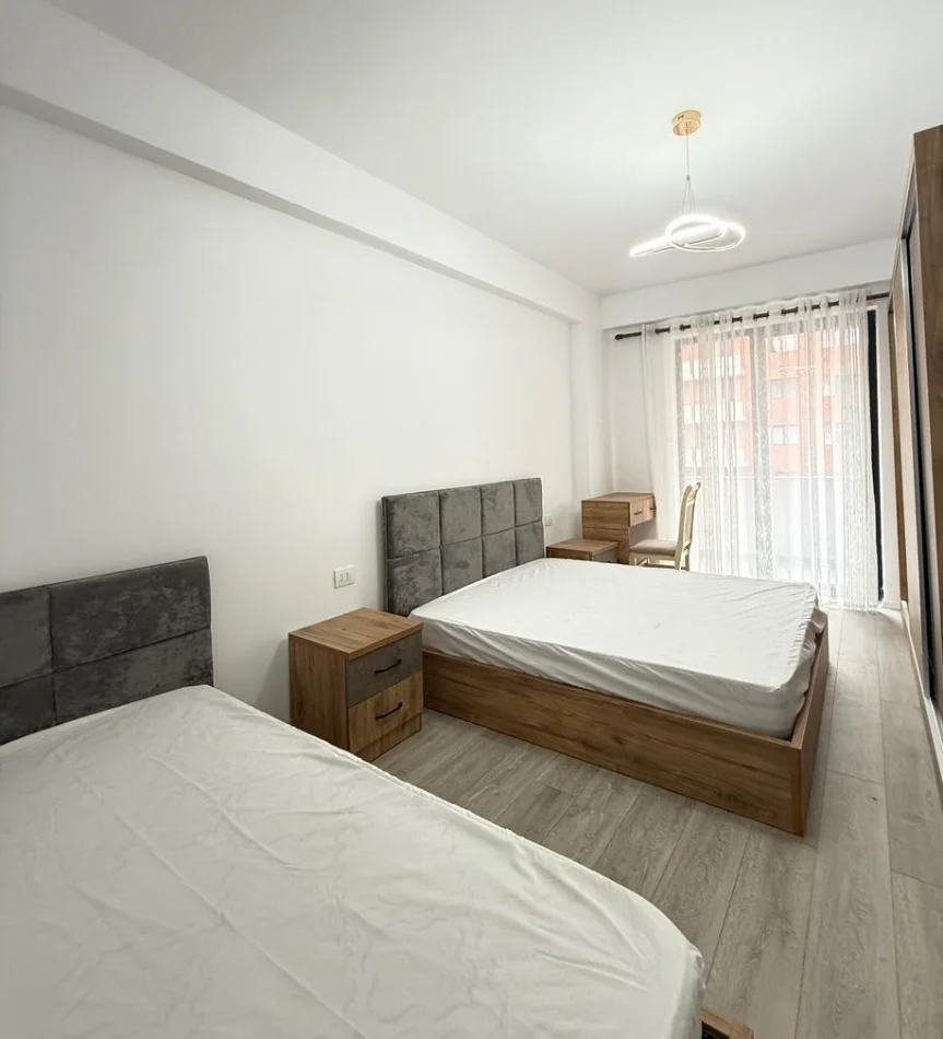 Tirane, jepet me qera apartament 1+1+Aneks+Ballkon Kati 4, 68 m² 500 € 