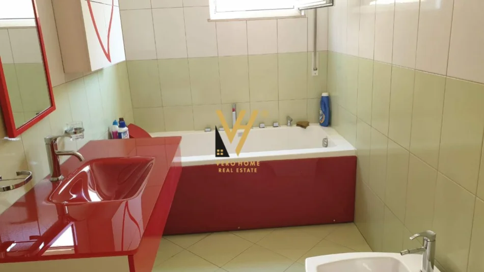 Tirane, jepet me qera apartament 2+1+Ballkon Kati 1, 118 m² 700 € (JORDAN MISJA)