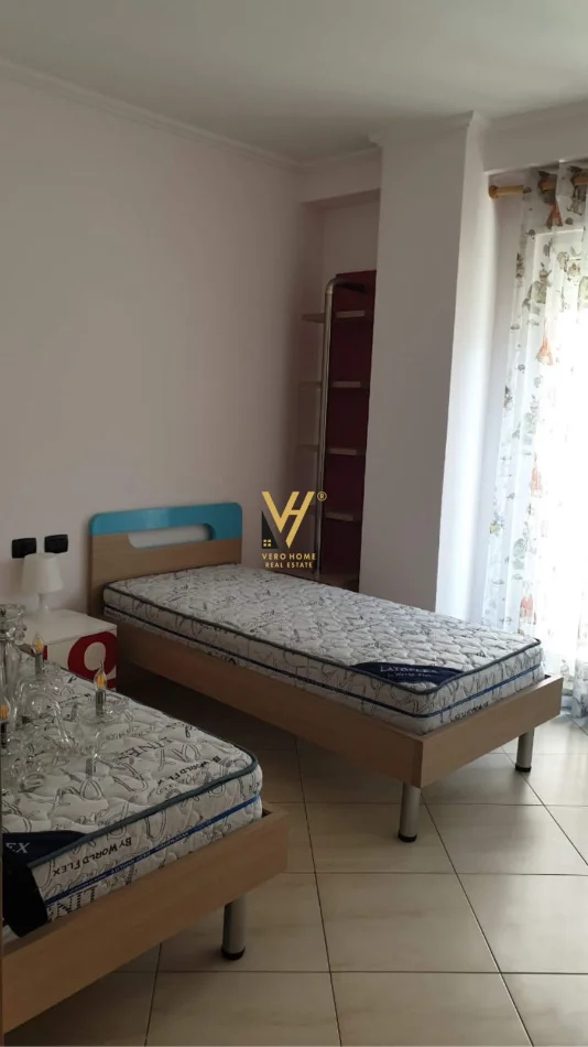 Tirane, jepet me qera apartament 2+1+Ballkon Kati 1, 118 m² 700 € (JORDAN MISJA)