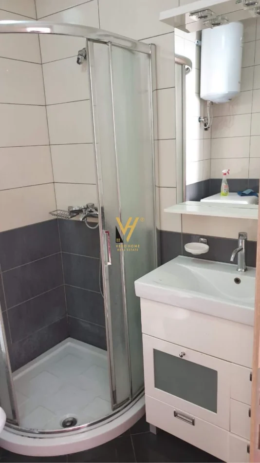 Tirane, jepet me qera apartament 2+1+Ballkon Kati 1, 118 m² 700 € (JORDAN MISJA)