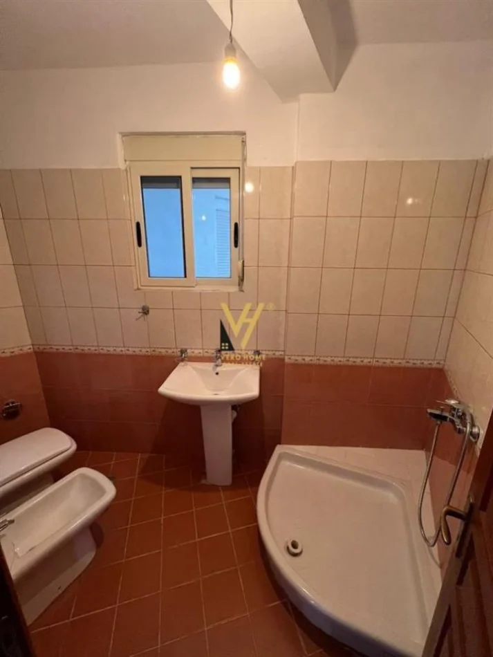 Tirane, shitet apartament 1+1+Ballkon Kati 5, 85 m² 110.000 € (FRESKU)