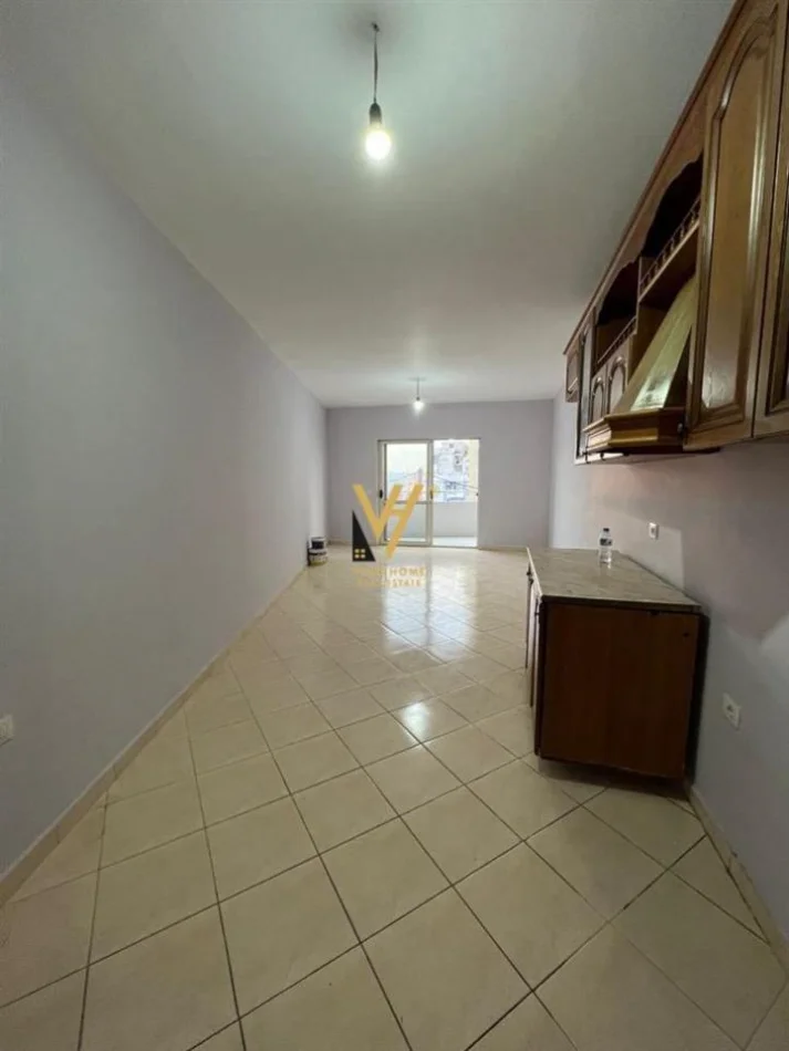 Tirane, shitet apartament 1+1+Ballkon Kati 5, 85 m² 110.000 € (FRESKU)