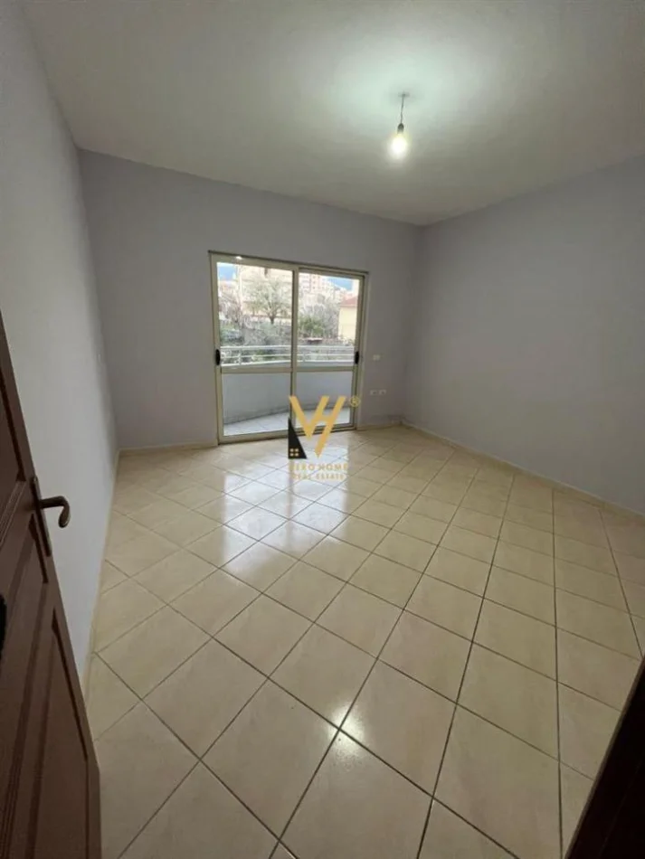 Tirane, shitet apartament 1+1+Ballkon Kati 5, 85 m² 110.000 € (FRESKU)