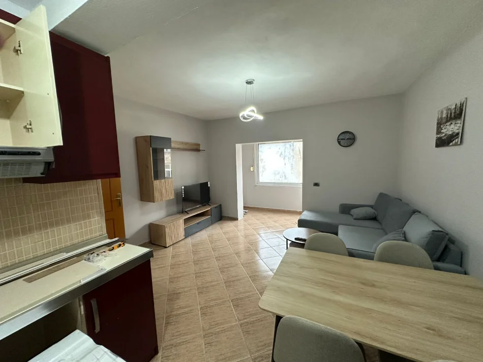 Tirane, jepet me qera apartament 1+1 Kati 5, 60 m² 350 € (ALLIAS)