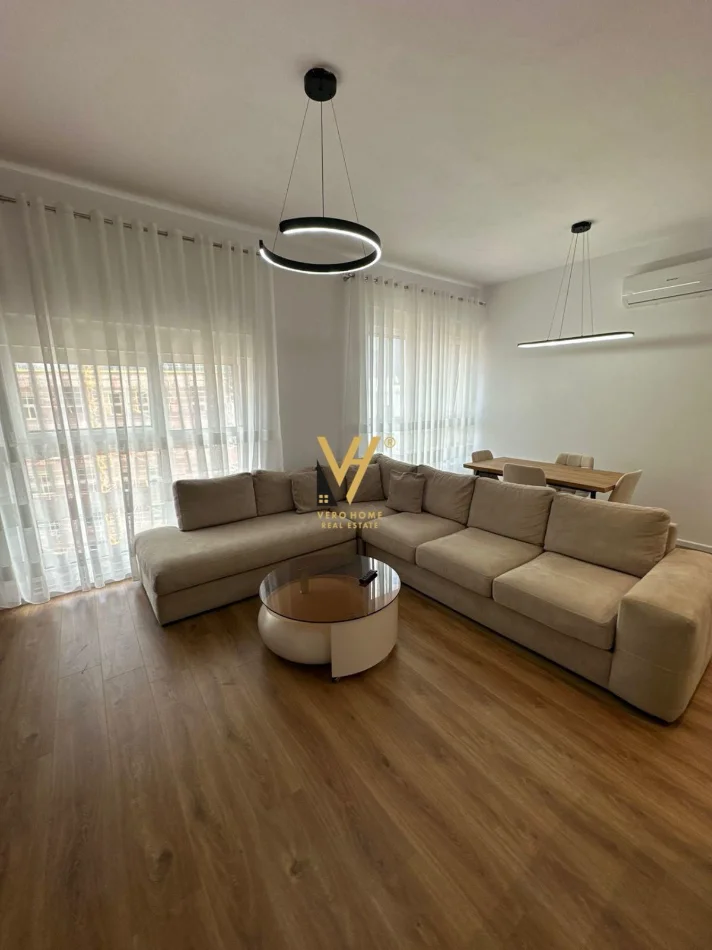 Tirane, jepet me qera apartament 1+1+Ballkon Kati 7, 63 m² 470 € (ALI DEMI)