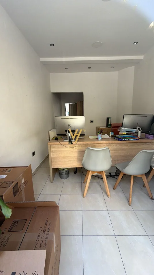 Tirane, jepet me qera dyqan Kati 0, 30 m² 670 € (RRUGA E DURRESIT)