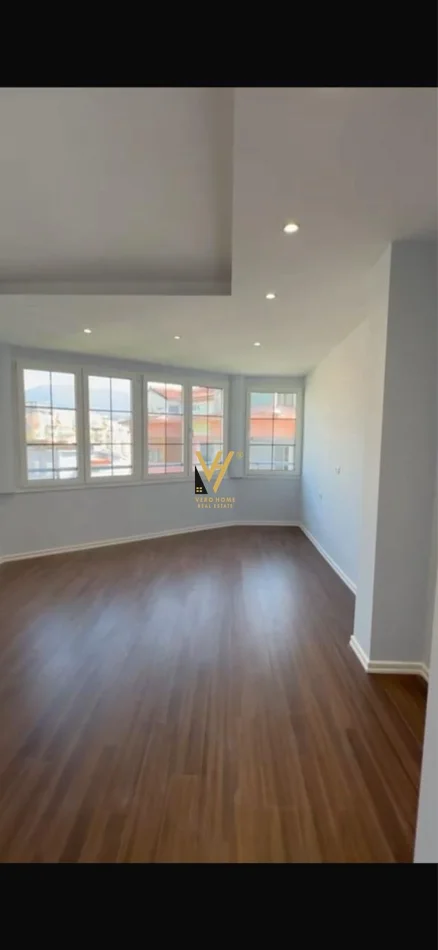 Tirane, shitet apartament 1+1+Ballkon Kati 4, 60 m² 89.000 € (FRESKU)