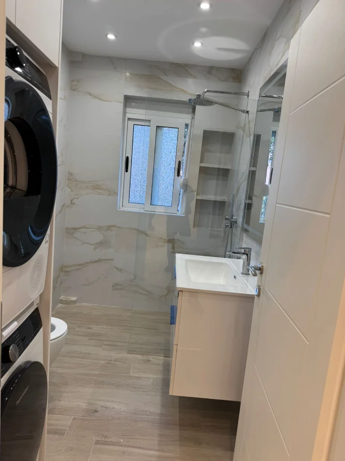 Tirane, jap me qera apartament , 110 m² 1.200 € (9 katshet)