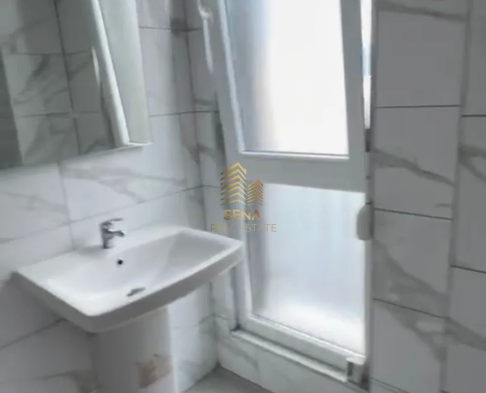 Tirane, jepet me qera apartament 2+1+Ballkon Kati 9, 115 m² 550 € (Fusha e Aviacionit)