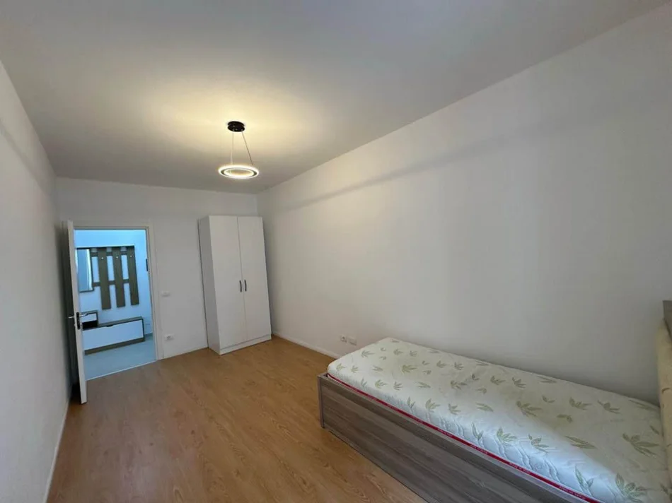 Tirane, jepet me qera apartament 2+1+Ballkon Kati 4, 98 m² 500 € (Univers City)