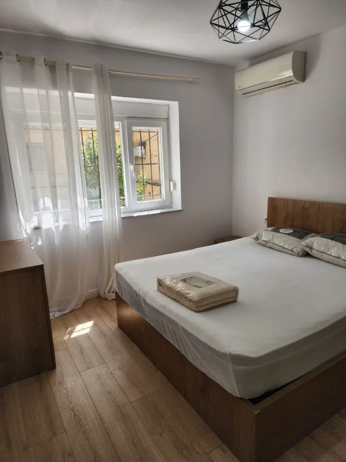 Jepet Me Qera: Apt 2+1 ( 📍Petro Nini - Liqeni, Rr. Kosovareve ) I Kompletuar I 60M2 🔥 | 580 EURO/MUAJ 🔥