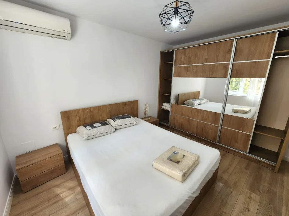 Jepet Me Qera: Apt 2+1 ( 📍Petro Nini - Liqeni, Rr. Kosovareve ) I Kompletuar I 60M2 🔥 | 580 EURO/MUAJ 🔥