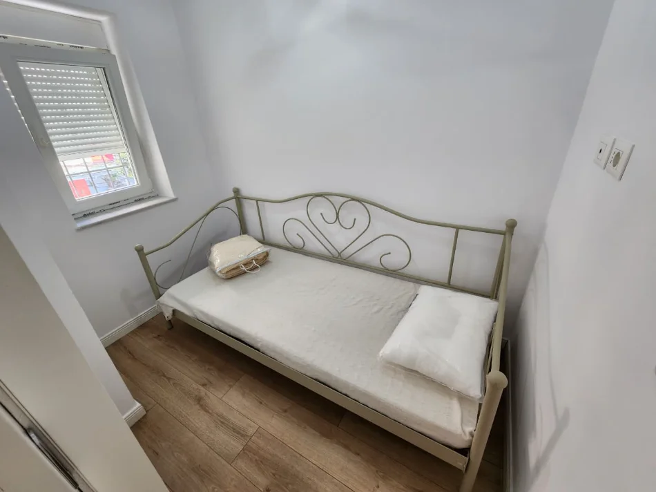 Jepet Me Qera: Apt 2+1 ( 📍Petro Nini - Liqeni, Rr. Kosovareve ) I Kompletuar I 60M2 🔥 | 580 EURO/MUAJ 🔥