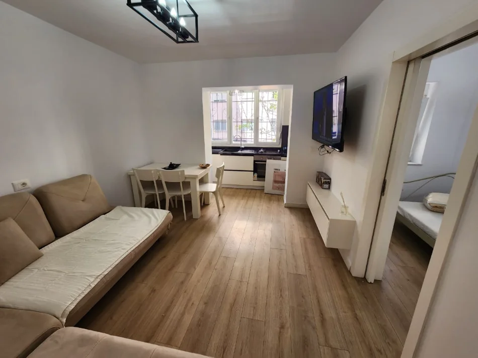 Jepet Me Qera: Apt 2+1 ( 📍Petro Nini - Liqeni, Rr. Kosovareve ) I Kompletuar I 60M2 🔥 | 580 EURO/MUAJ 🔥