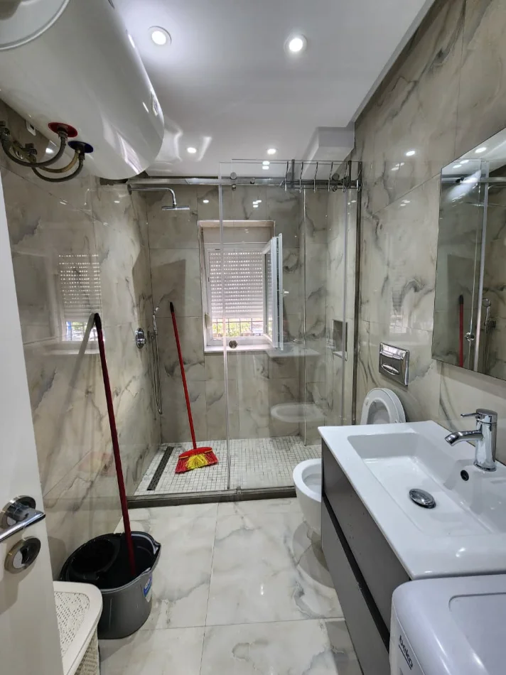 Jepet Me Qera: Apt 2+1 ( 📍Petro Nini - Liqeni, Rr. Kosovareve ) I Kompletuar I 60M2 🔥 | 580 EURO/MUAJ 🔥