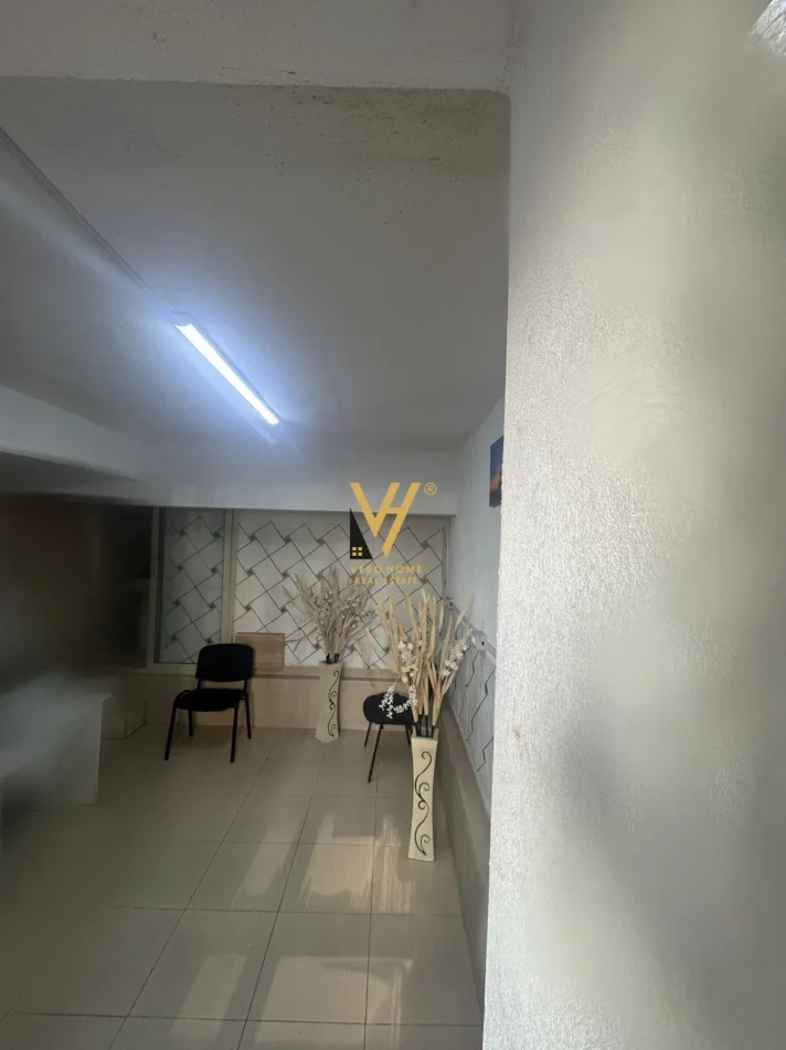 Tirane, jepet me qera dyqan Kati -1, 15 m² 270 € (ISH EKSPOZITA)