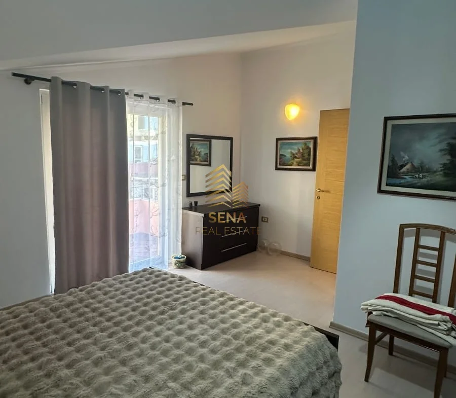 Tirane, jepet me qera apartament 3+1+Ballkon Kati 2, 144 m² 850 € (Komuna e Parisit)