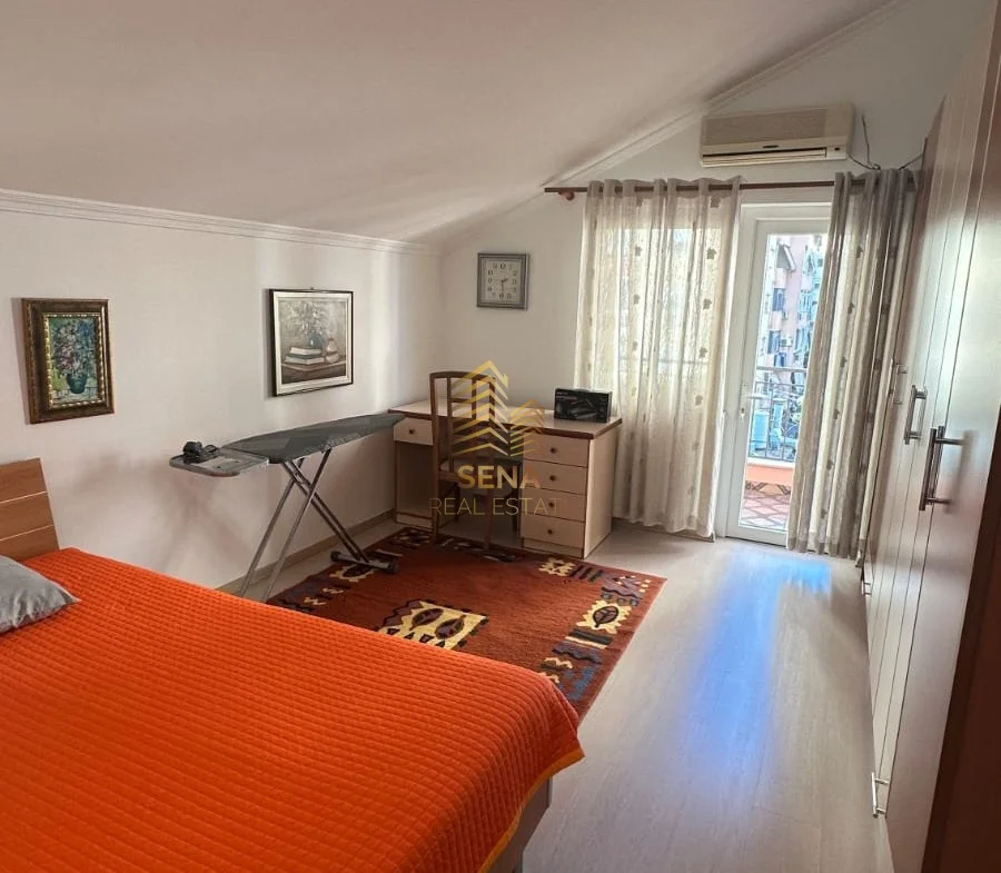 Tirane, jepet me qera apartament 3+1+Ballkon Kati 2, 144 m² 850 € (Komuna e Parisit)